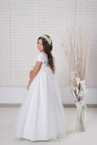 Vestido niña comunión clásico Karlan con falda de princesa